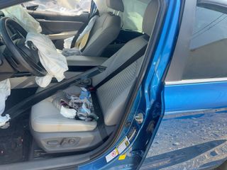 2019 Toyota Camry SE - Interior Front Seat Image